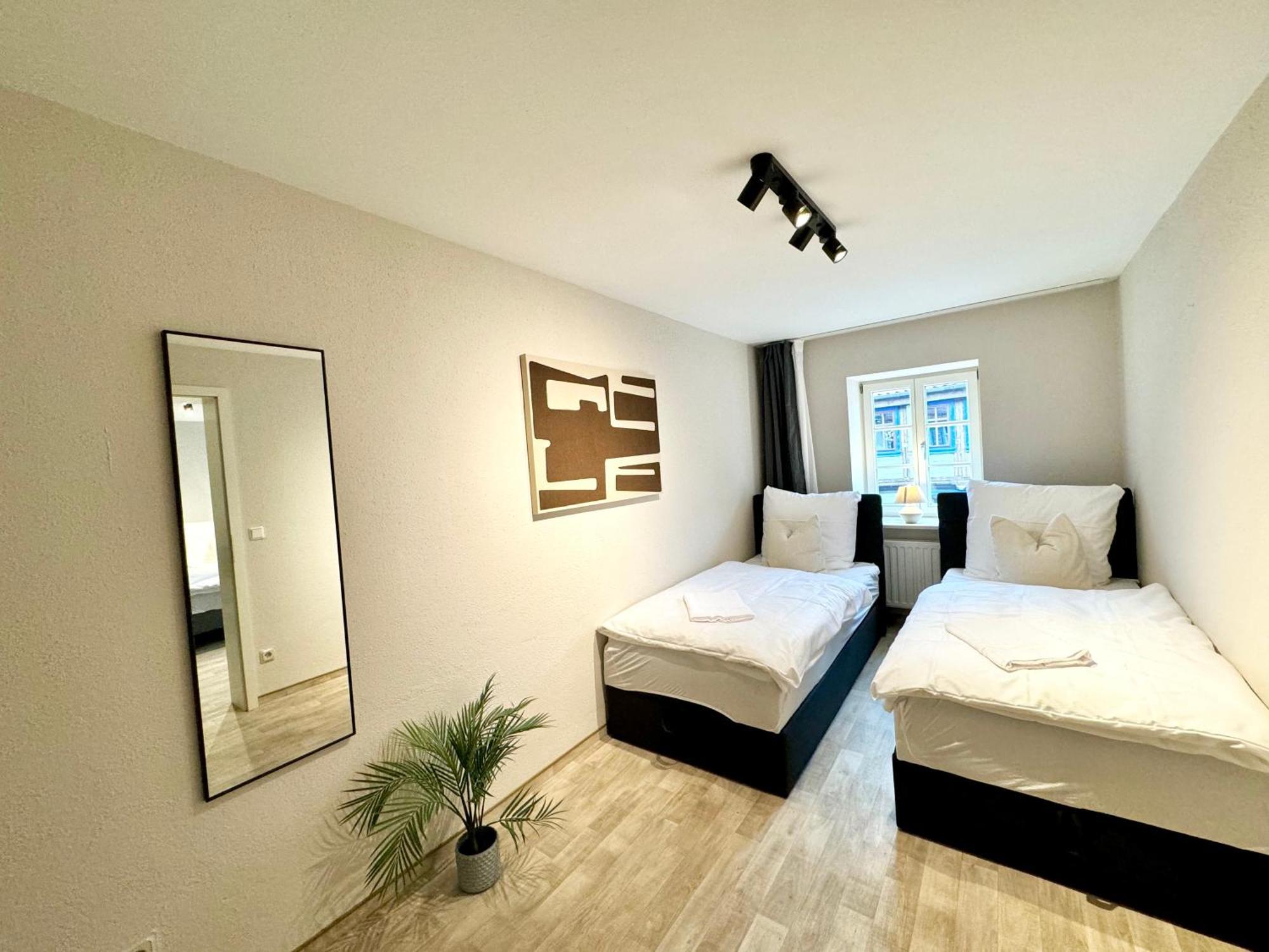 Gina Stay - Apartmenthaus Im Zentrum Von クヴェードリンブルク エクステリア 写真