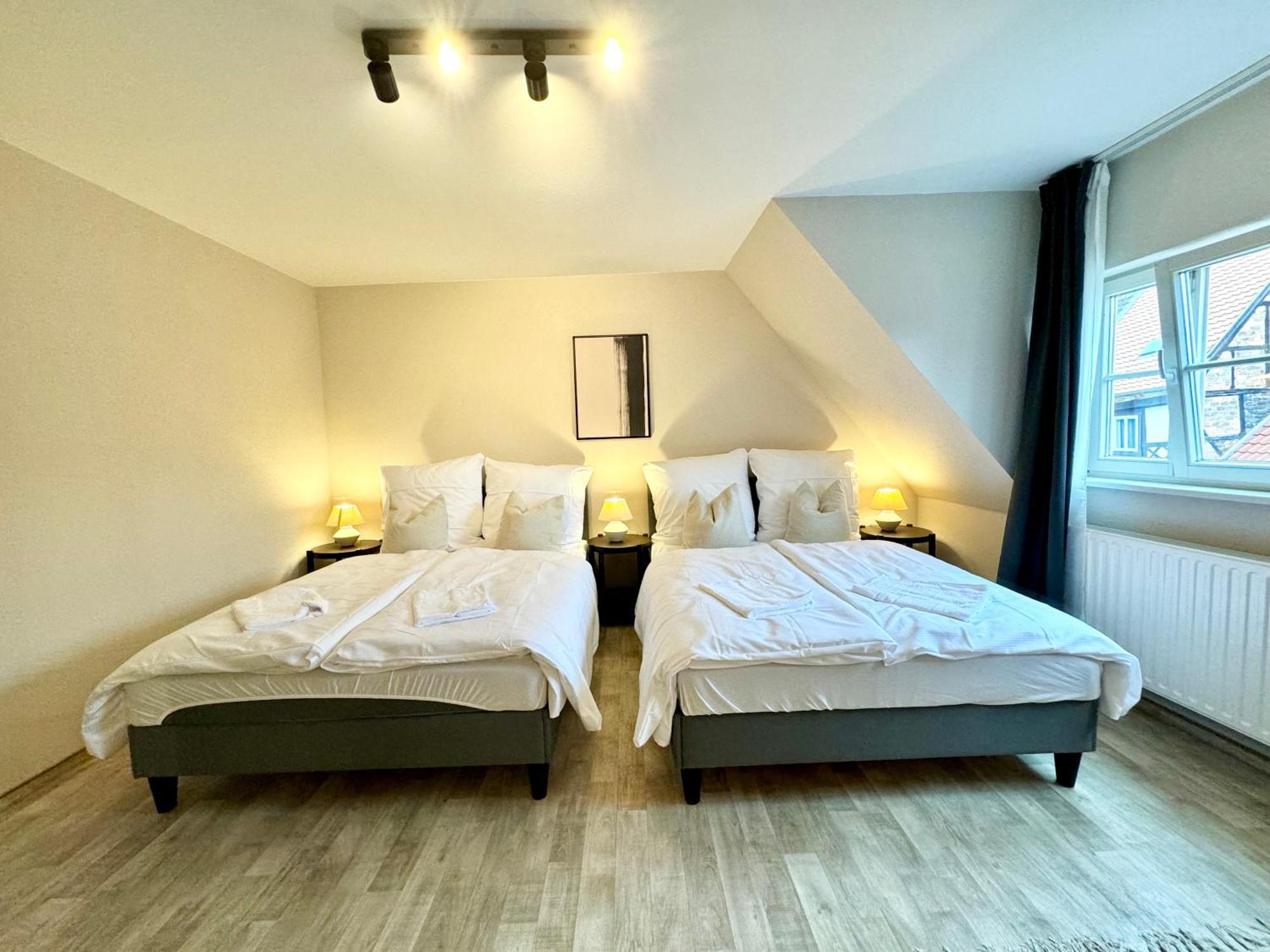 Gina Stay - Apartmenthaus Im Zentrum Von クヴェードリンブルク エクステリア 写真